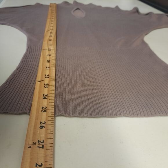 2b Bebe brown ribbed keyhole chest cold shoulder blouse size small - Picture 10 of 11